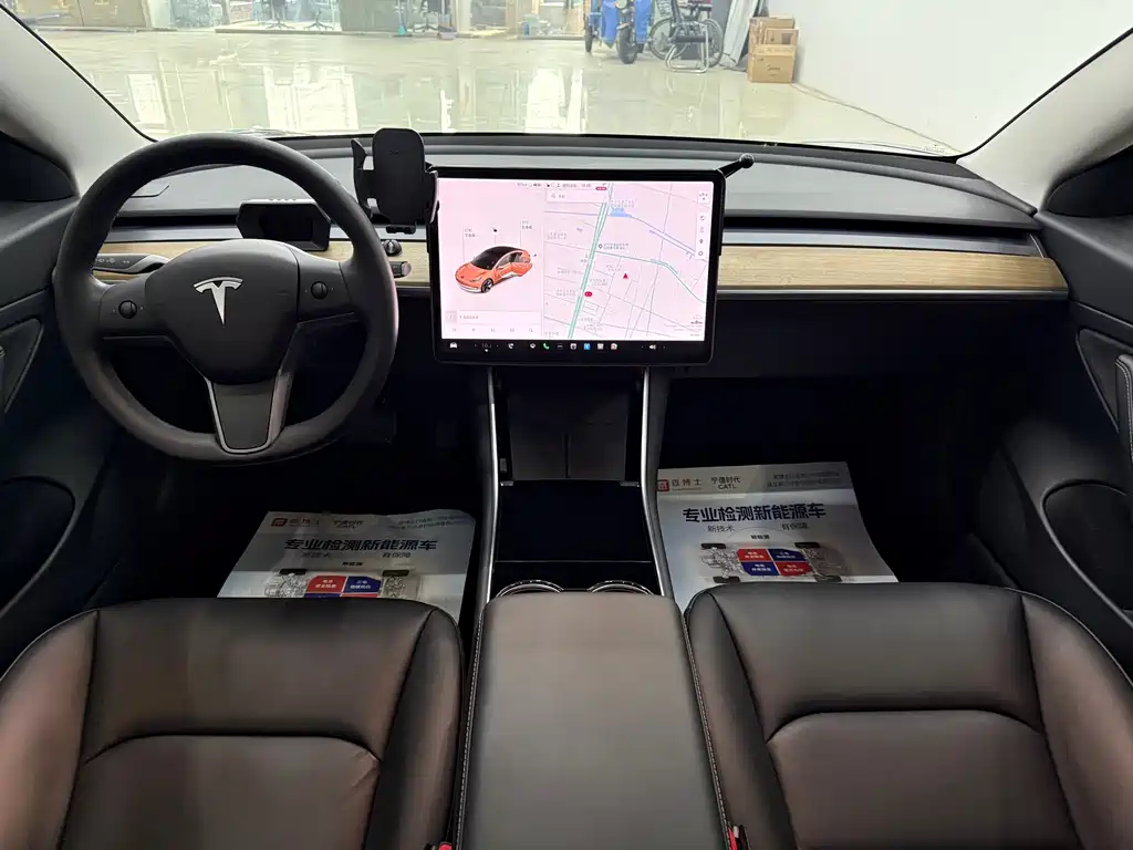 Tesla Model 3 Standard Range Plus Rear-Wheel Drive 2020 2020 - thumbnail 4