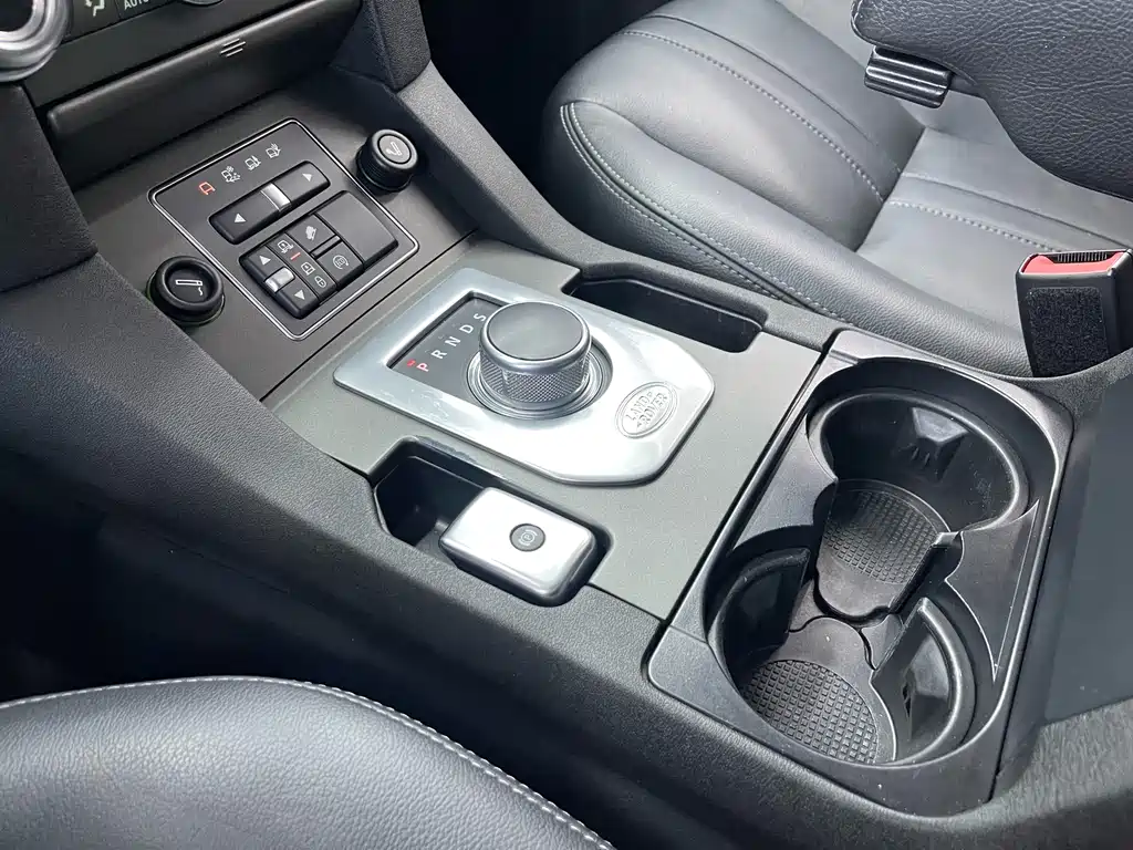 Land Rover Discovery 2016 3.0 SC Black Diamond Edition HSE 2019 - thumbnail 12