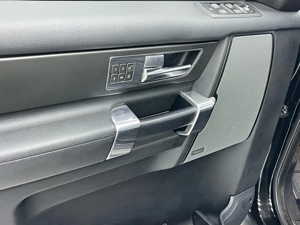 Land Rover Discovery 2016 3.0 SC Black Diamond Edition HSE 2019 - thumbnail 15