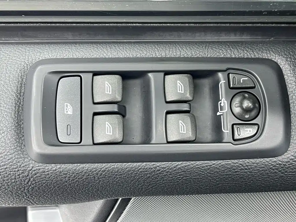 Land Rover Discovery 2016 3.0 SC Black Diamond Edition HSE 2019 - thumbnail 16