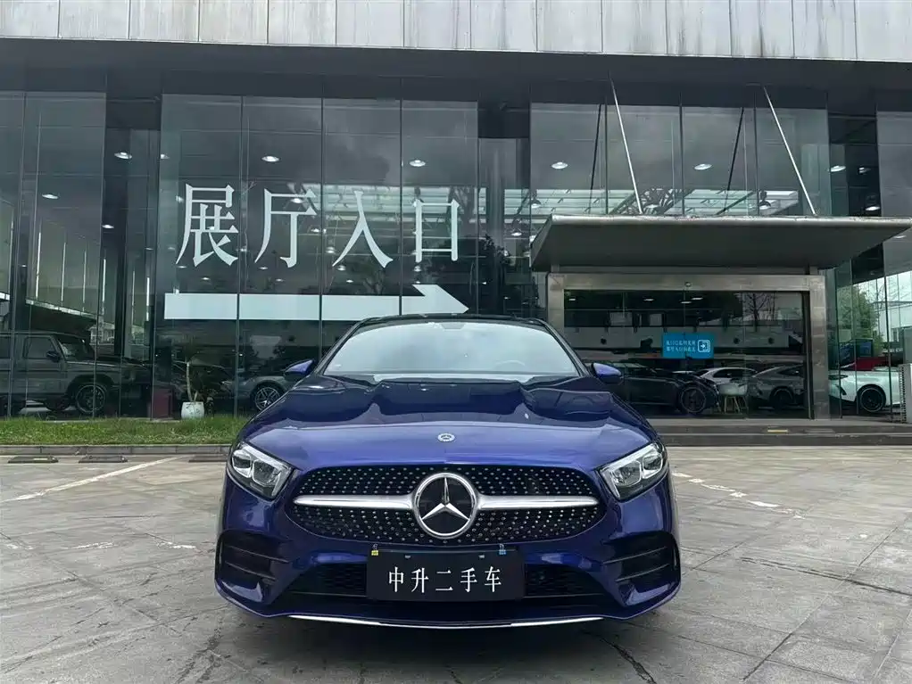 Mercedes-Benz Mercedes-Benz A-Class 2020 Facelift A 200 L Sport Sedan Fashion Edition 2020 - thumbnail 2