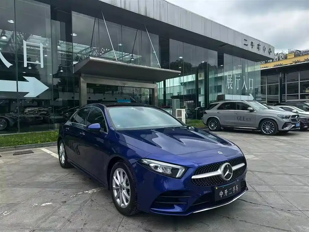 Mercedes-Benz Mercedes-Benz A-Class 2020 Facelift A 200 L Sport Sedan Fashion Edition 2020 - thumbnail 3
