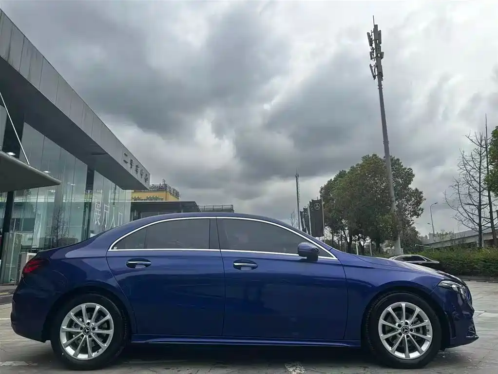 Mercedes-Benz Mercedes-Benz A-Class 2020 Facelift A 200 L Sport Sedan Fashion Edition 2020 - thumbnail 5
