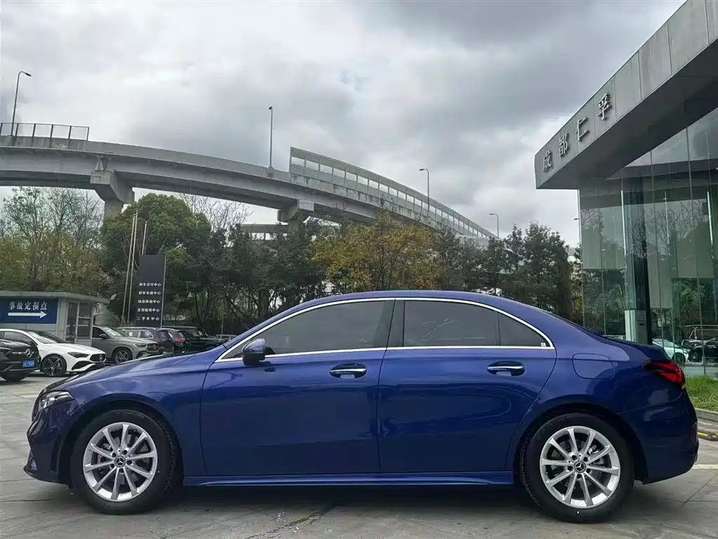 Mercedes-Benz Mercedes-Benz A-Class 2020 Facelift A 200 L Sport Sedan Fashion Edition 2020 - thumbnail 6
