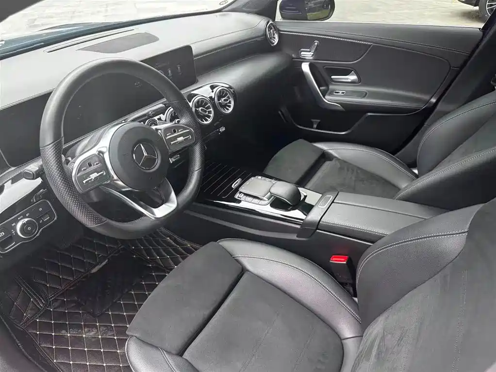Mercedes-Benz Mercedes-Benz A-Class 2020 Facelift A 200 L Sport Sedan Fashion Edition 2020 - thumbnail 14