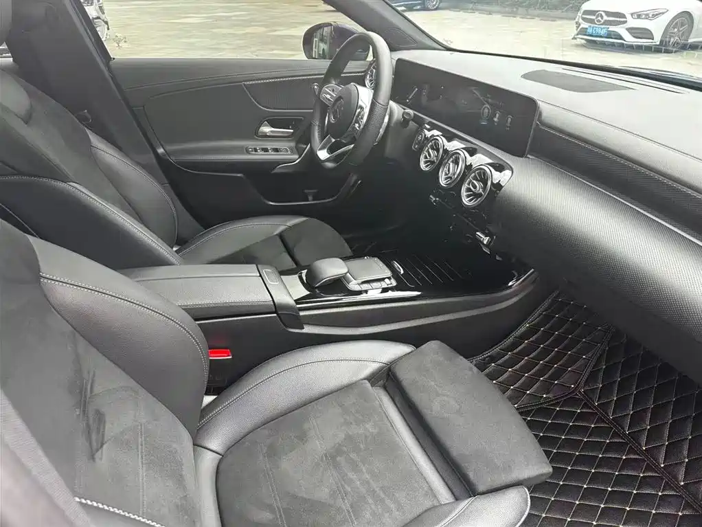 Mercedes-Benz Mercedes-Benz A-Class 2020 Facelift A 200 L Sport Sedan Fashion Edition 2020 - thumbnail 15