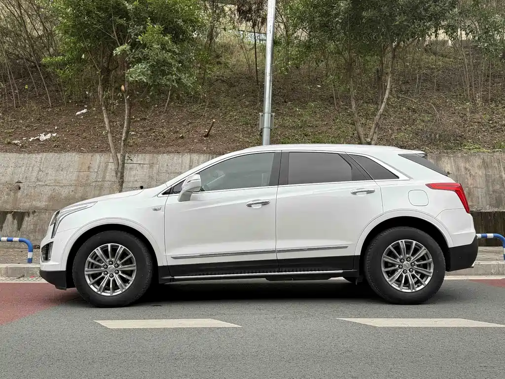 Cadillac Cadillac XT5 2016 25T Luxury 2017 - thumbnail 3