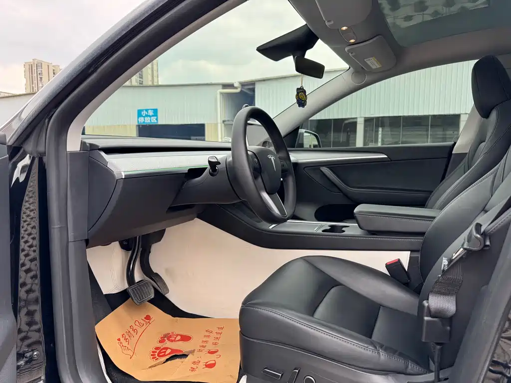 Tesla Model Y 2022 Rear-Wheel Drive Version 2023 - thumbnail 4