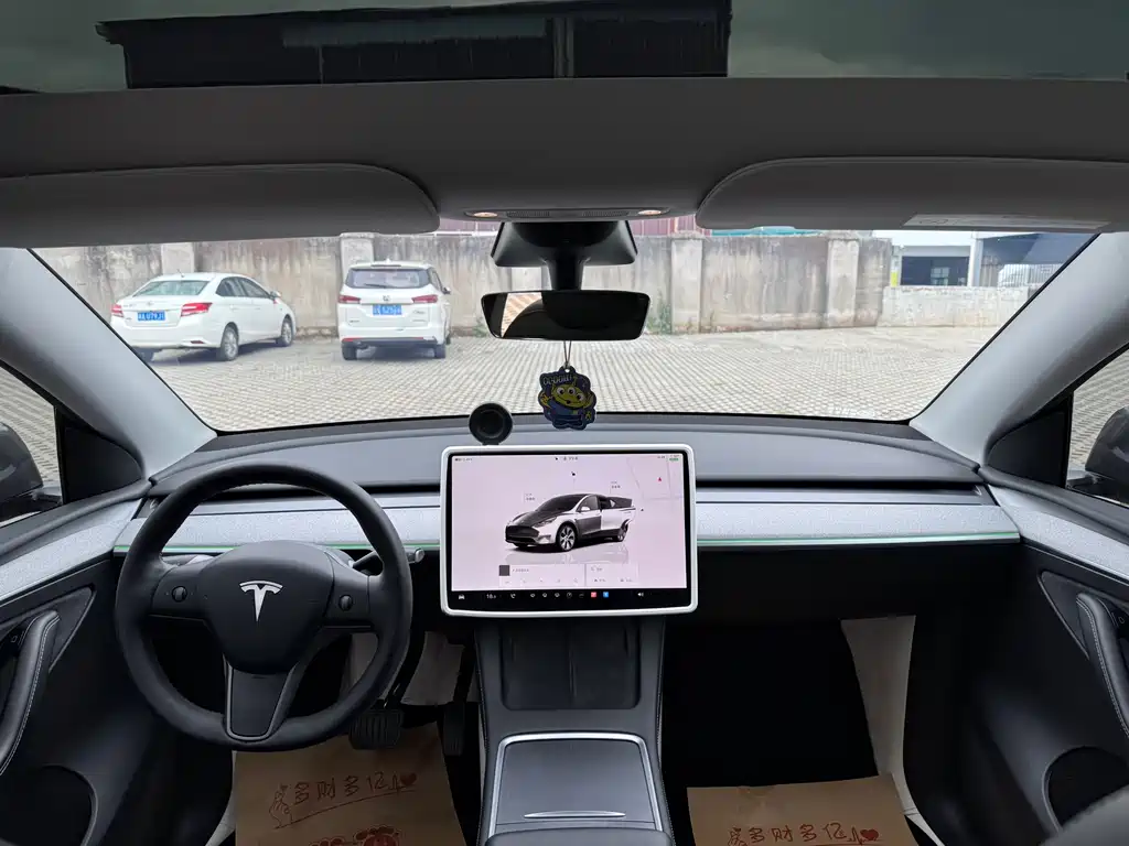 Tesla Model Y 2022 Rear-Wheel Drive Version 2023 - thumbnail 6