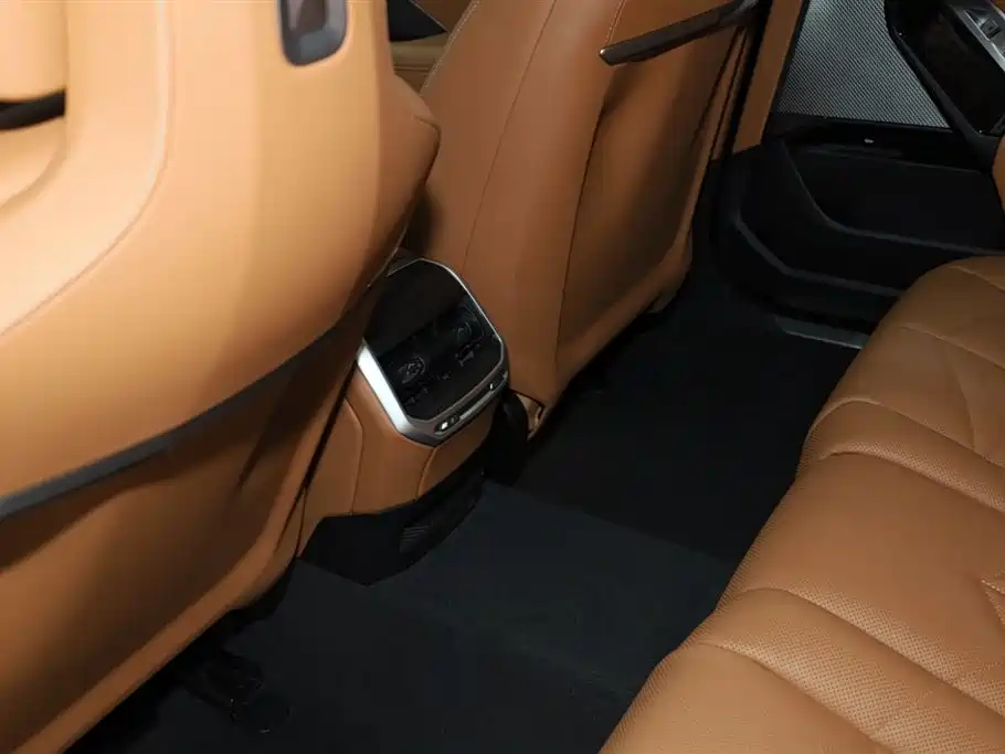 BMW BMW 7 Series 2023 735Li Luxury Package 2024 - thumbnail 3