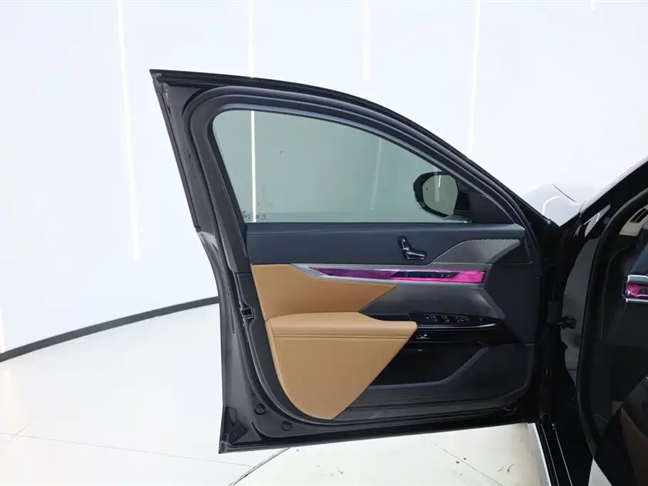 BMW BMW 7 Series 2023 735Li Luxury Package 2024 - thumbnail 5
