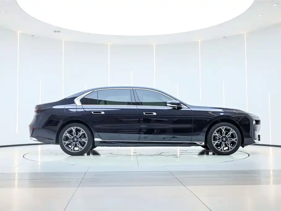 BMW BMW 7 Series 2023 735Li Luxury Package 2024 - thumbnail 8