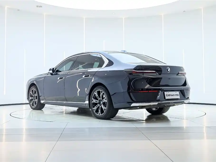 BMW BMW 7 Series 2023 735Li Luxury Package 2024 - thumbnail 11