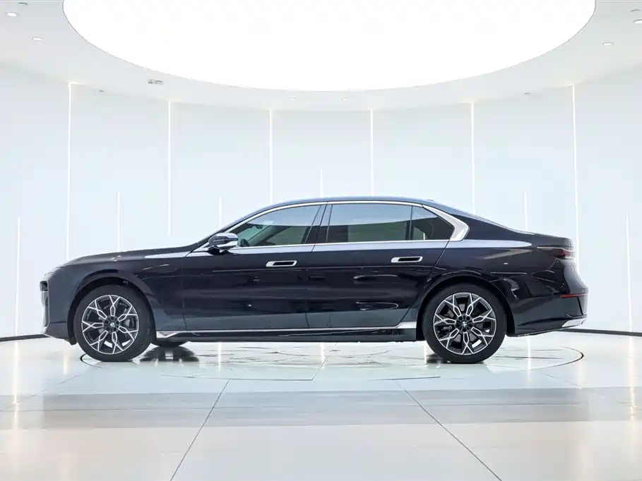BMW BMW 7 Series 2023 735Li Luxury Package 2024 - thumbnail 12