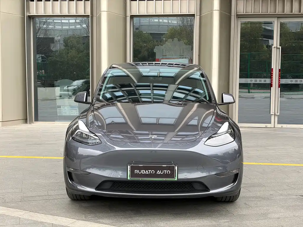 Tesla Model Y Long Range All-Wheel Drive 2022 Refresh 2023 - thumbnail 8