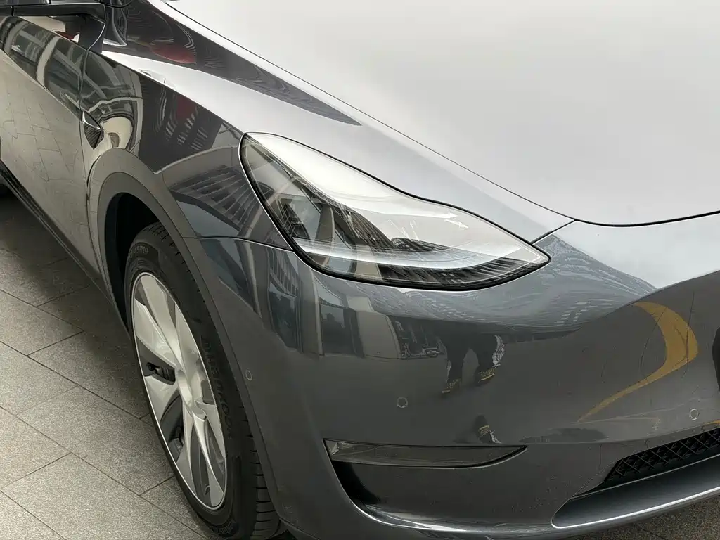 Tesla Model Y Long Range All-Wheel Drive 2022 Refresh 2023 - thumbnail 11
