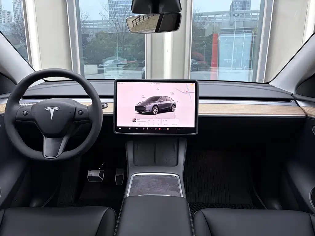 Tesla Model Y Long Range All-Wheel Drive 2022 Refresh 2023 - thumbnail 12
