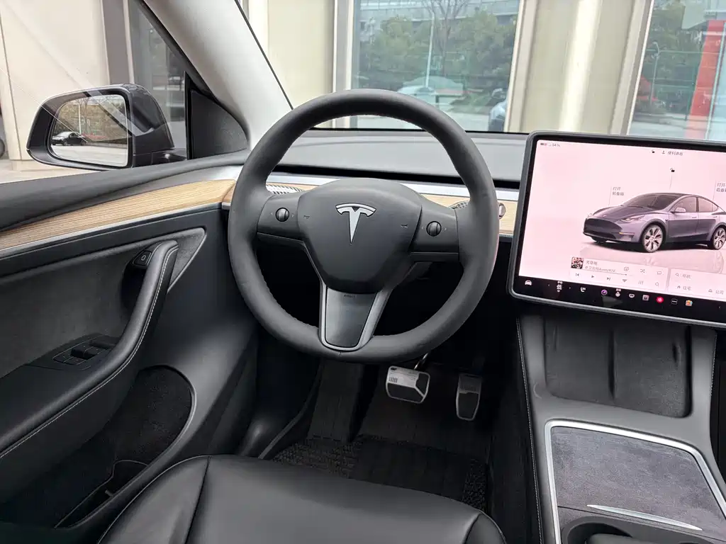 Tesla Model Y Long Range All-Wheel Drive 2022 Refresh 2023 - thumbnail 13