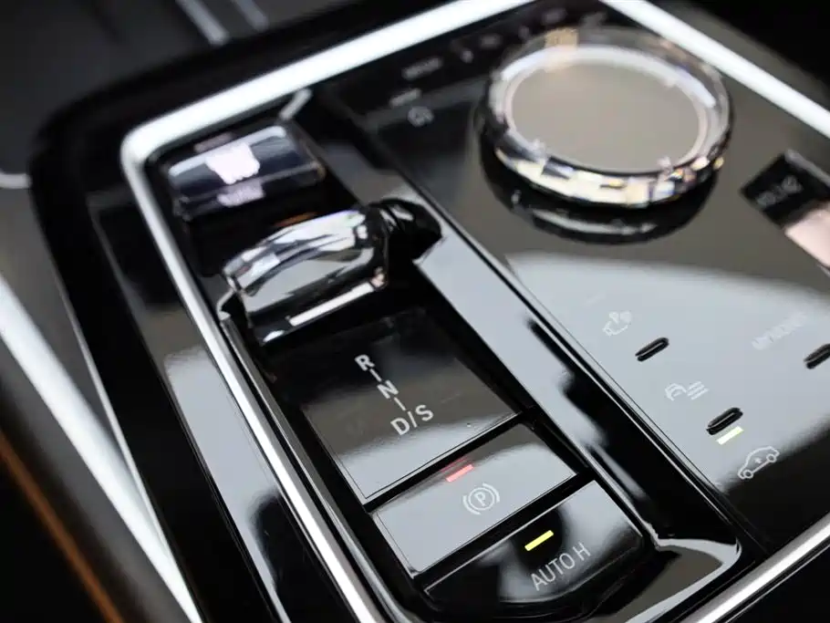 BMW BMW 7 Series 2023 735Li Luxury Package 2024 - thumbnail 23