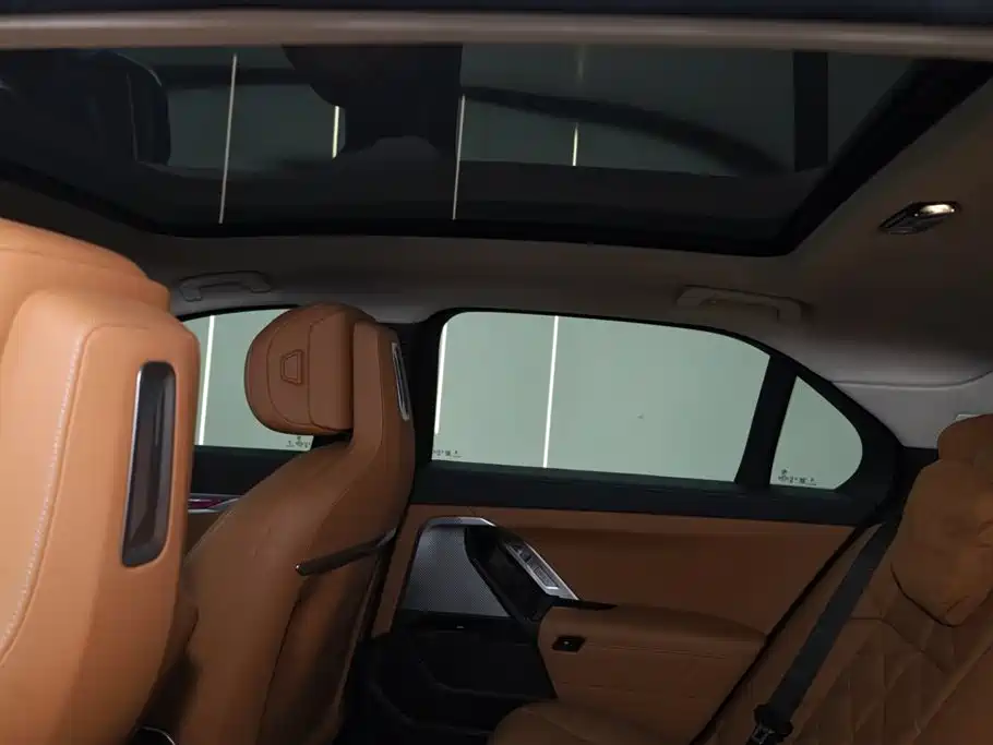 BMW BMW 7 Series 2023 735Li Luxury Package 2024 - thumbnail 27