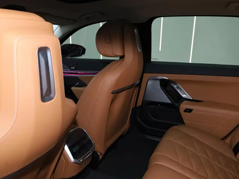 BMW BMW 7 Series 2023 735Li Luxury Package 2024 - thumbnail 29