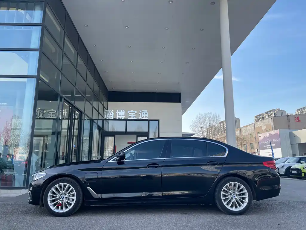 BMW BMW 5 Series Hybrid 2019 Model 530Le Luxury Package 2019 - thumbnail 6