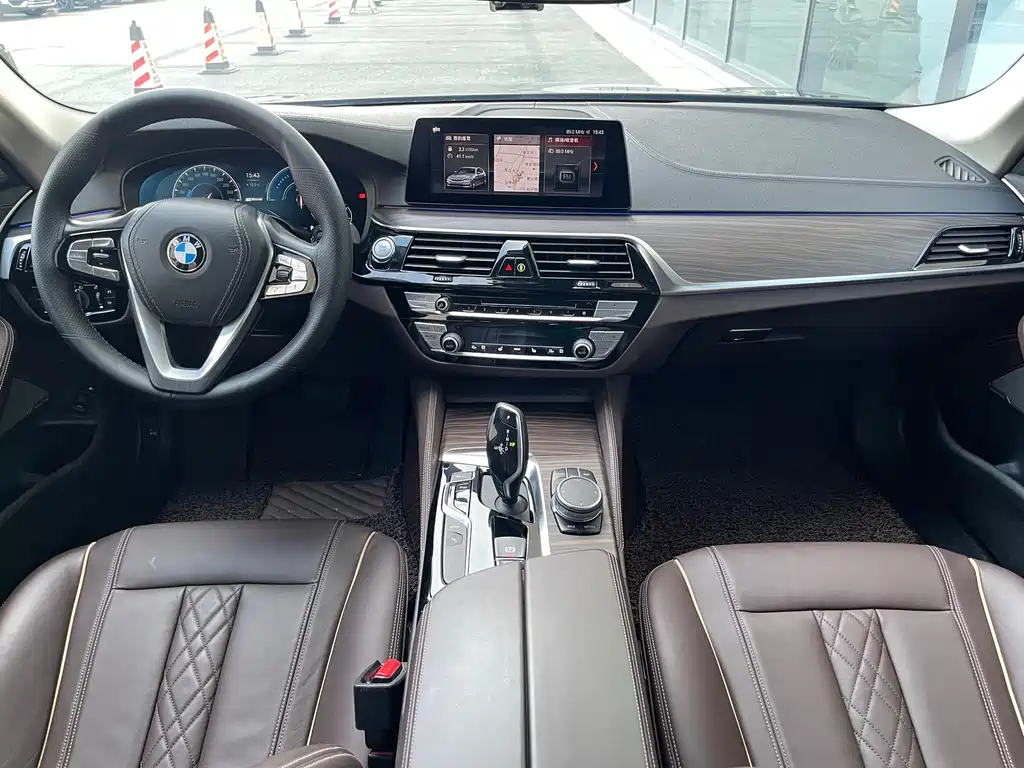 BMW BMW 5 Series Hybrid 2019 Model 530Le Luxury Package 2019 - thumbnail 12