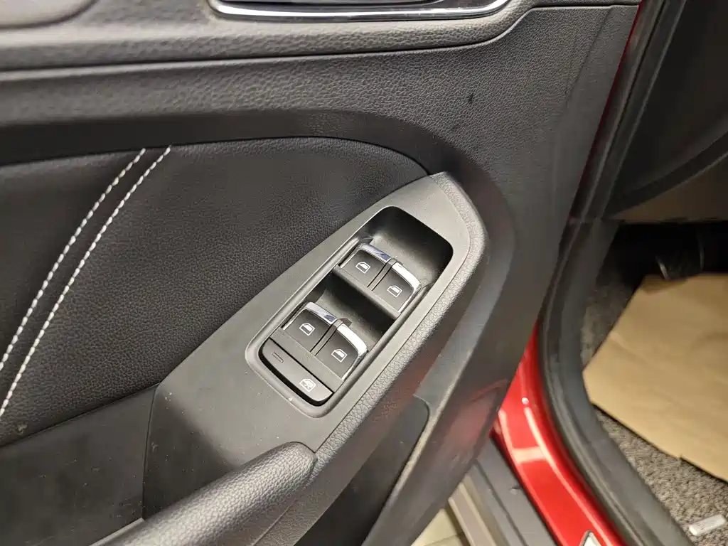Roewe Roewe RX5 2016 20T 2WD Automatic Internet Smart Enjoyment Edition 2016 - thumbnail 9