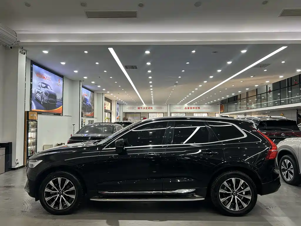 Volvo Volvo XC60 2022 B5 AWD Momentum Luxury Edition 2022 - thumbnail 3