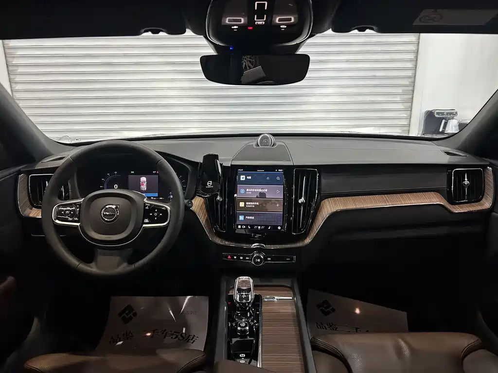 Volvo Volvo XC60 2022 B5 AWD Momentum Luxury Edition 2022 - thumbnail 8