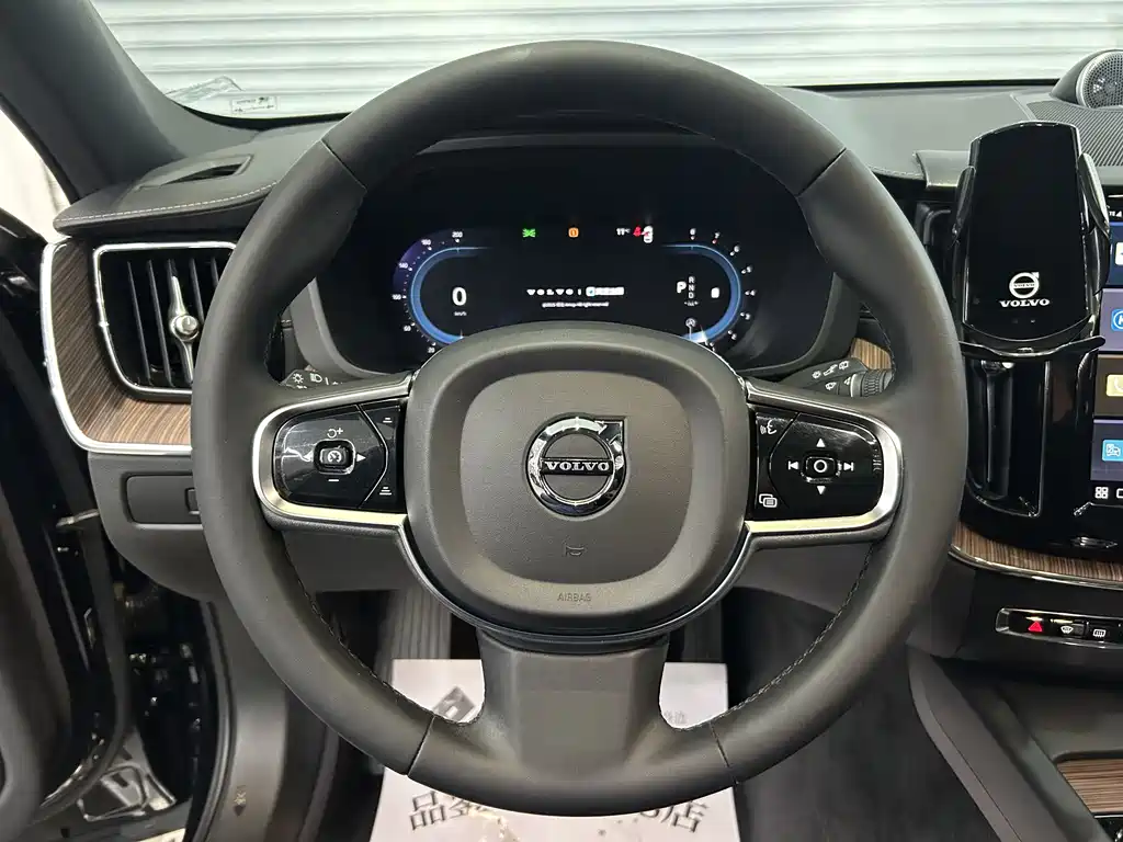 Volvo Volvo XC60 2022 B5 AWD Momentum Luxury Edition 2022 - thumbnail 12