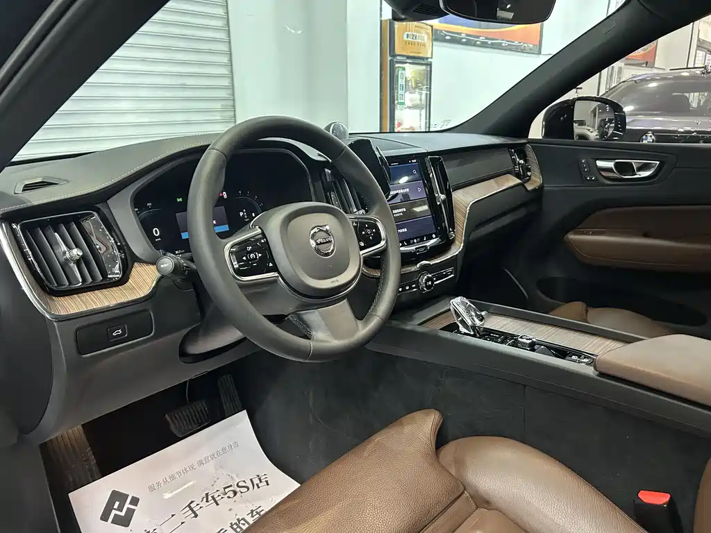 Volvo Volvo XC60 2022 B5 AWD Momentum Luxury Edition 2022 - thumbnail 13