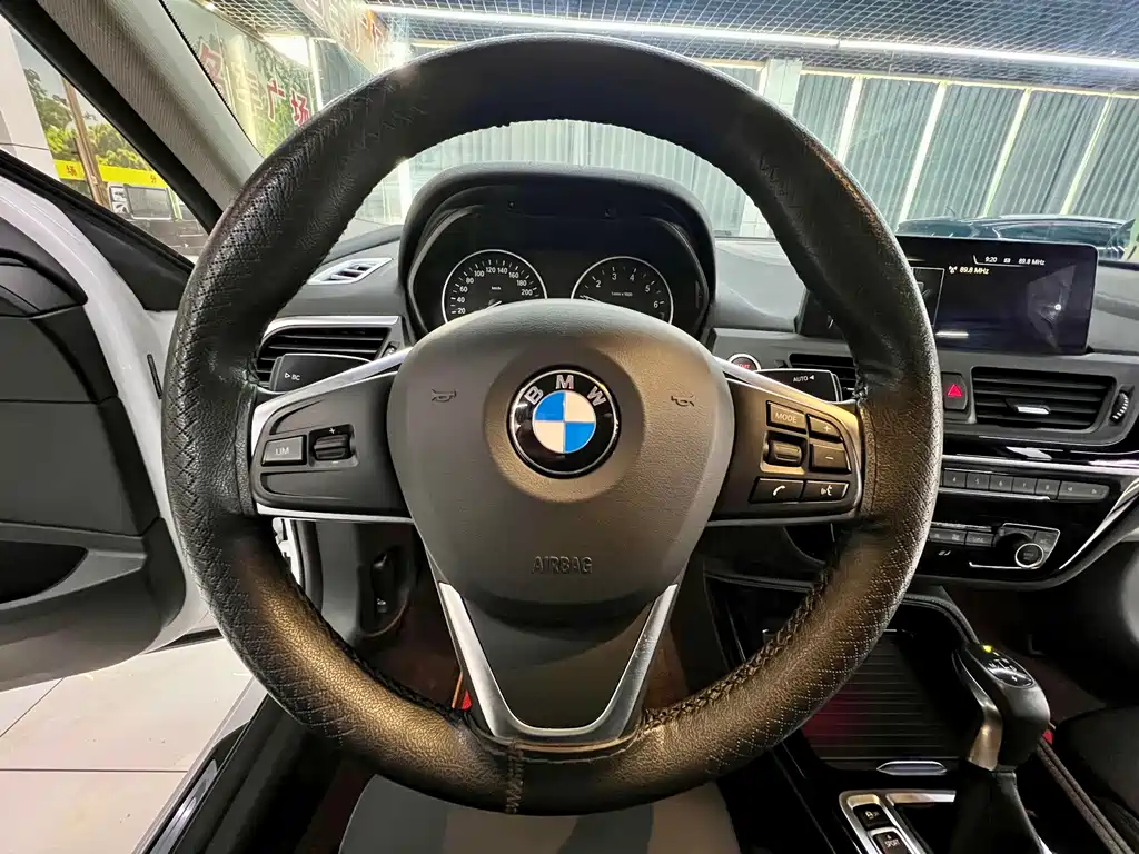 BMW BMW 1 Series 2017 118i Design Package 2017 - thumbnail 11