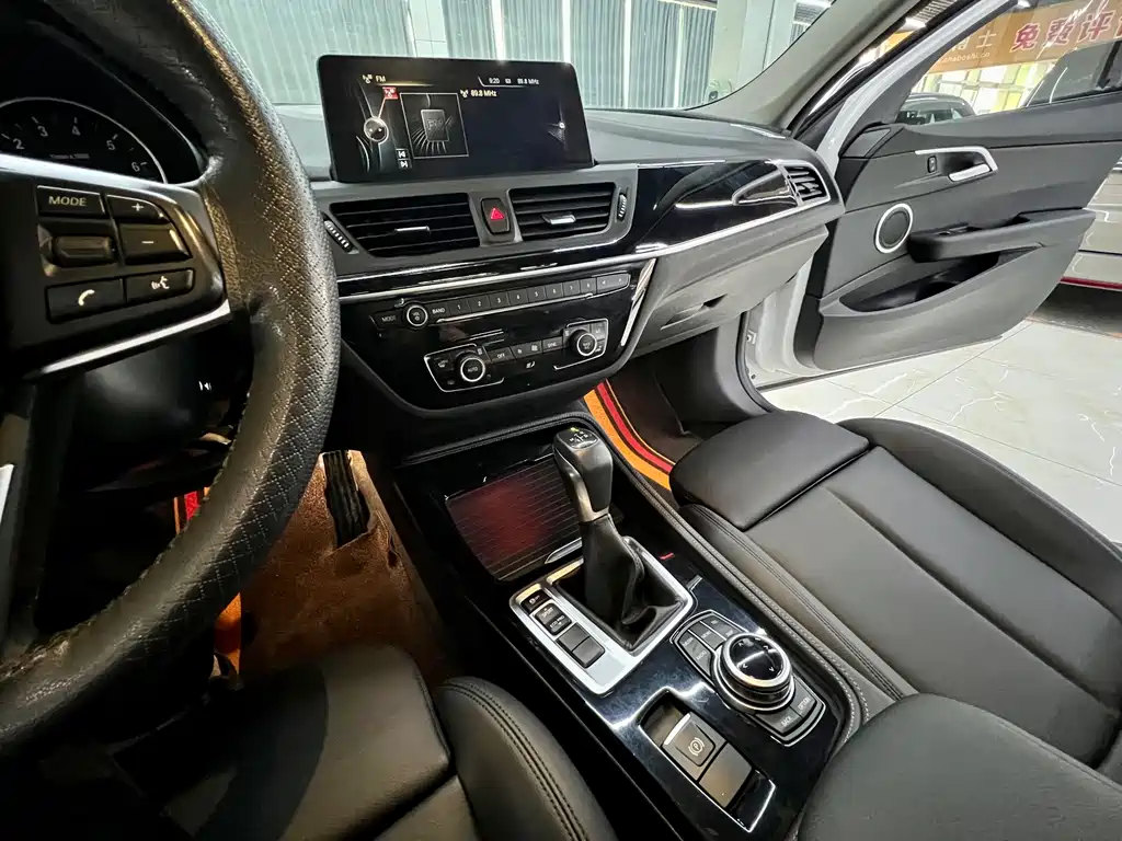 BMW BMW 1 Series 2017 118i Design Package 2017 - thumbnail 12