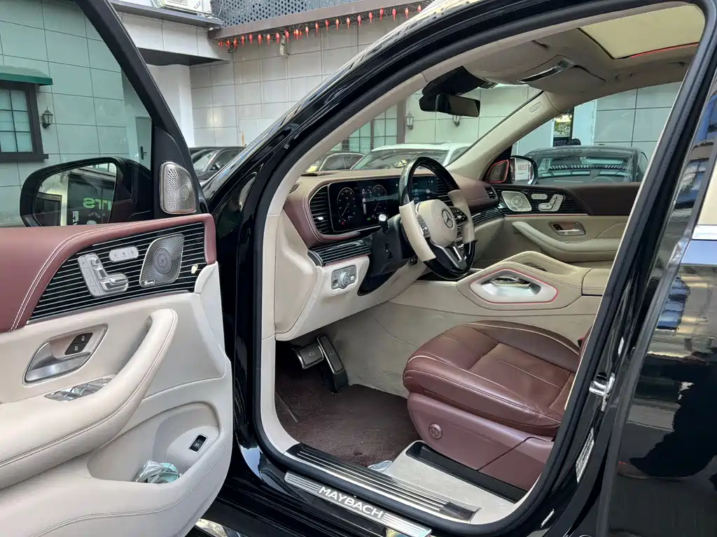 Mercedes-Benz Mercedes-Benz GLS 2023 GLS 450 4MATIC Luxury Edition 2023 - thumbnail 4