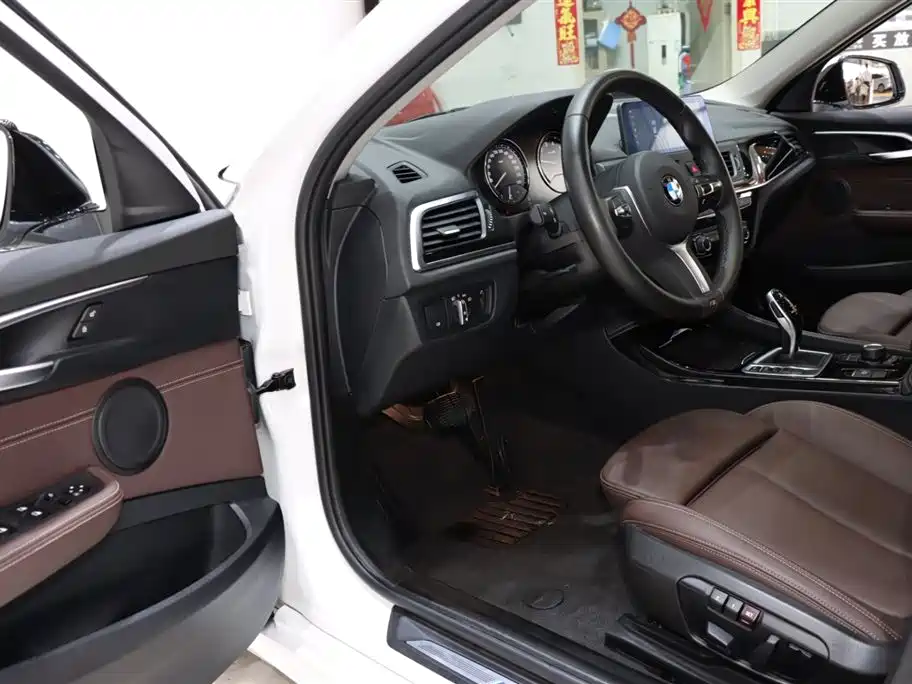 BMW BMW 1 Series 2020 120i M Sport Package 2020 - thumbnail 9