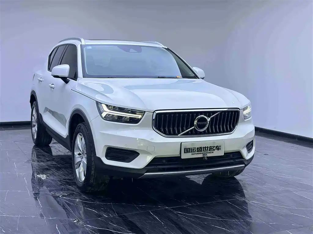 Volvo Volvo XC40 2022 T4 AWD Momentum 2022 - thumbnail 3
