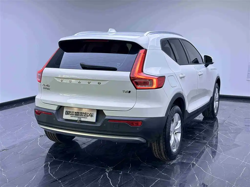 Volvo Volvo XC40 2022 T4 AWD Momentum 2022 - thumbnail 4