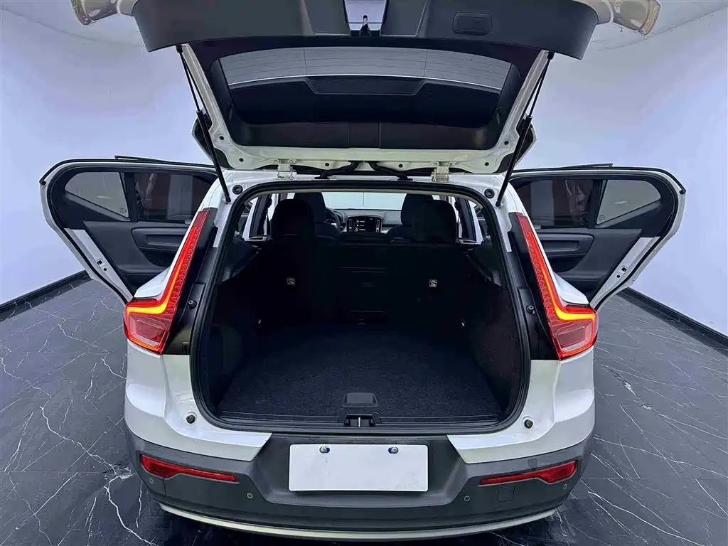 Volvo Volvo XC40 2022 T4 AWD Momentum 2022 - thumbnail 7