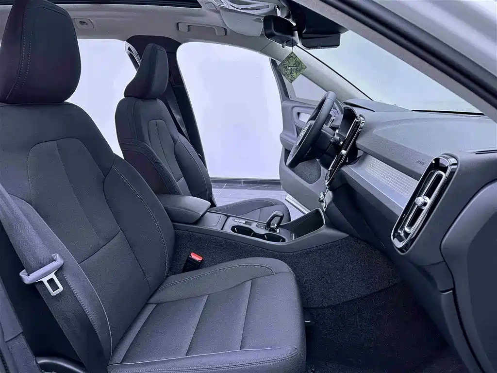 Volvo Volvo XC40 2022 T4 AWD Momentum 2022 - thumbnail 8