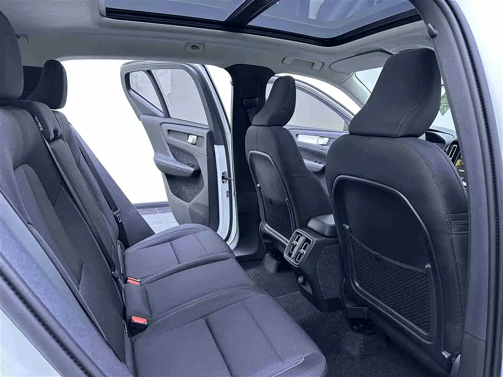 Volvo Volvo XC40 2022 T4 AWD Momentum 2022 - thumbnail 9