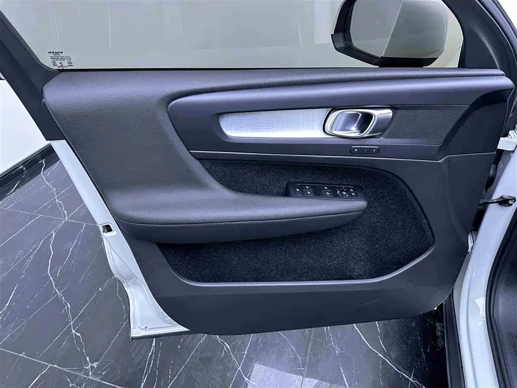 Volvo Volvo XC40 2022 T4 AWD Momentum 2022 - thumbnail 16