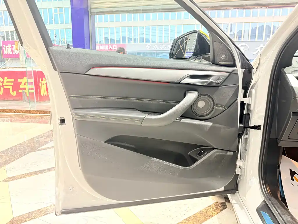 BMW BMW X2 2023 xDrive 25i M Sport Package 2023 - thumbnail 6