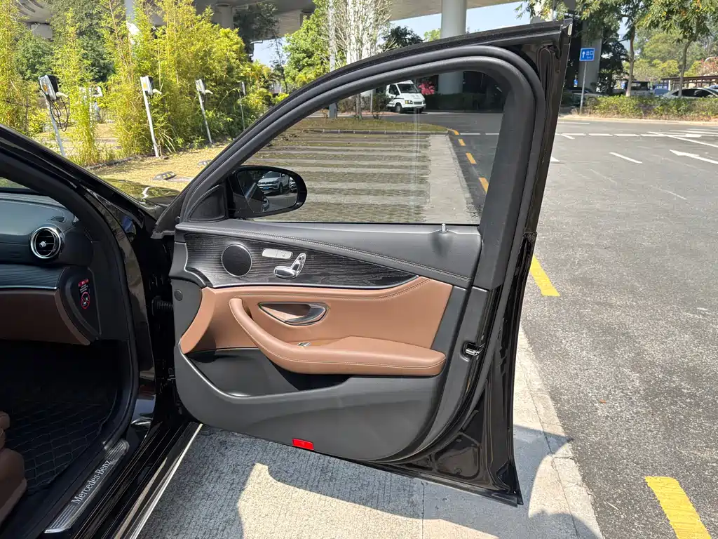 Mercedes-Benz Mercedes-Benz E-Class 2022 Model Year Facelift E 300 L Sport Style 2022 - thumbnail 10