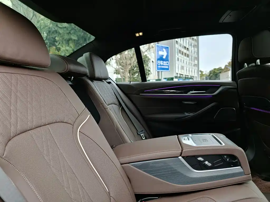BMW BMW 5 Series 2022 530Li Luxury M Sport Package 2022 - thumbnail 22