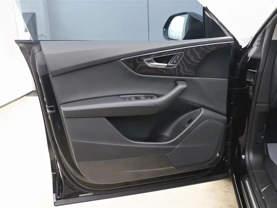 Audi Audi Q8 2021 45 TFSI Luxury Elegant Model 2022 - thumbnail 10