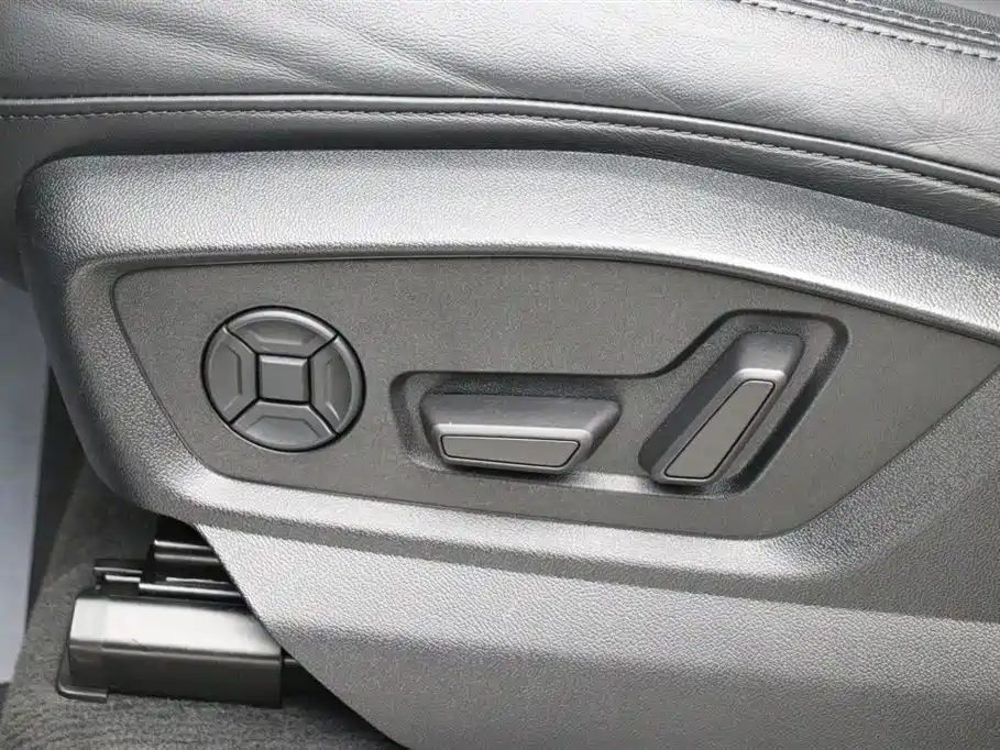 Audi Audi Q8 2021 45 TFSI Luxury Elegant Model 2022 - thumbnail 12