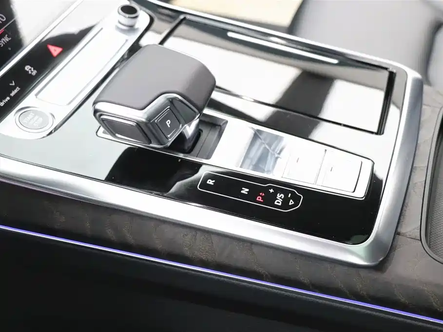 Audi Audi Q8 2021 45 TFSI Luxury Elegant Model 2022 - thumbnail 14