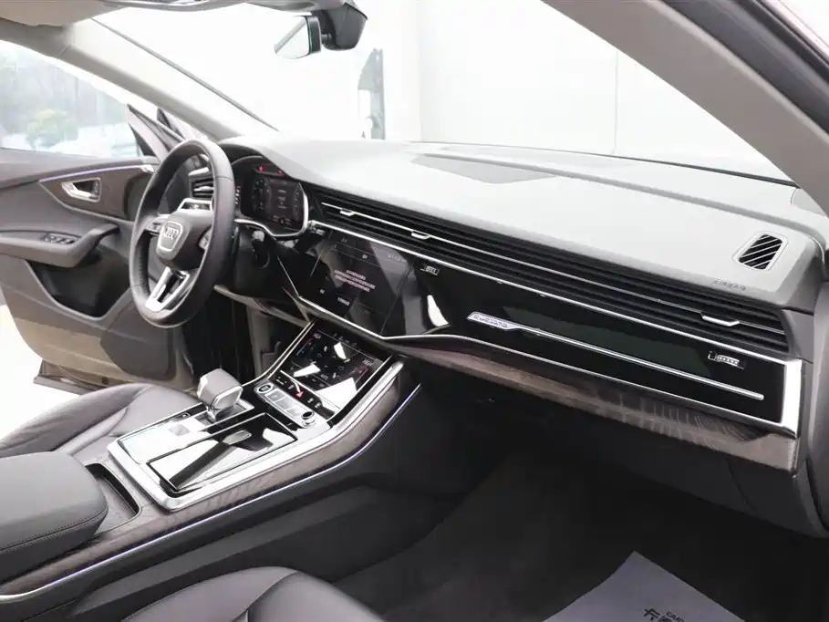 Audi Audi Q8 2021 45 TFSI Luxury Elegant Model 2022 - thumbnail 22