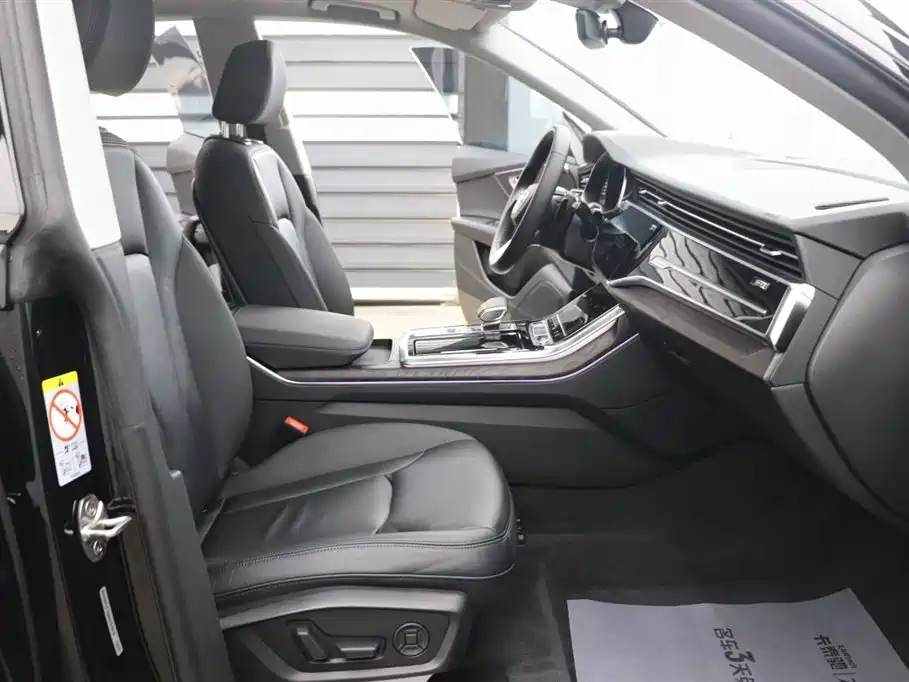 Audi Audi Q8 2021 45 TFSI Luxury Elegant Model 2022 - thumbnail 23